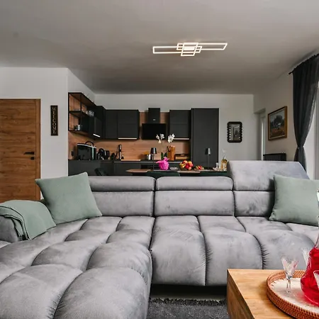 Apartament Petra Hills Majestic *
