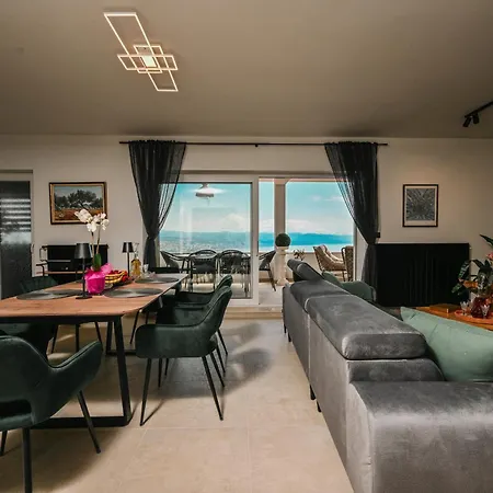 Apartament Petra Hills Majestic *