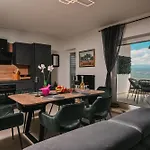 Petra Hills Majestic Διαμέρισμα Οπατία